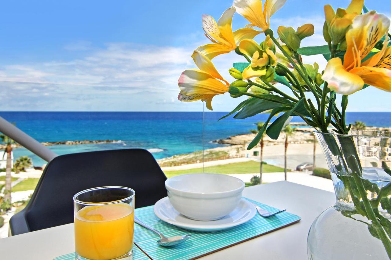 Apartment Josephine - Beachfront プロタラス エクステリア 写真
