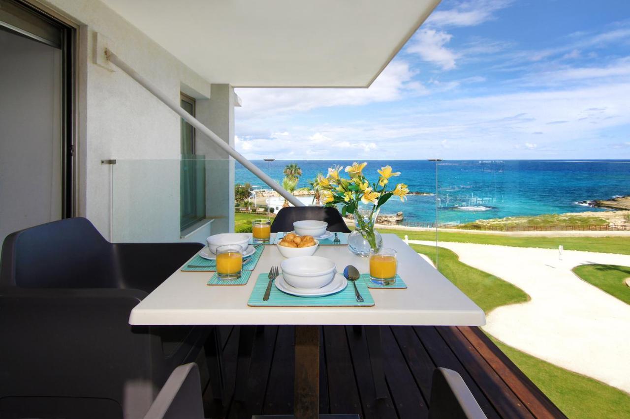 Apartment Josephine - Beachfront プロタラス エクステリア 写真