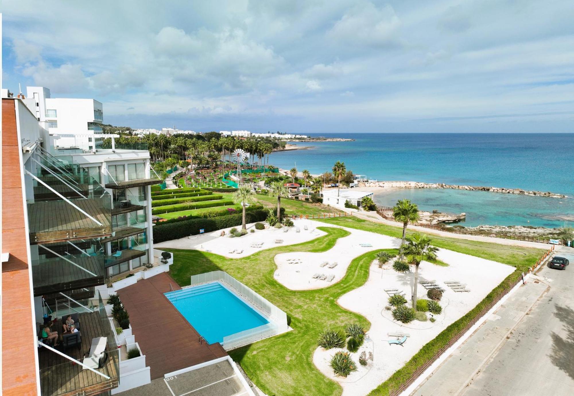 Apartment Josephine - Beachfront プロタラス エクステリア 写真